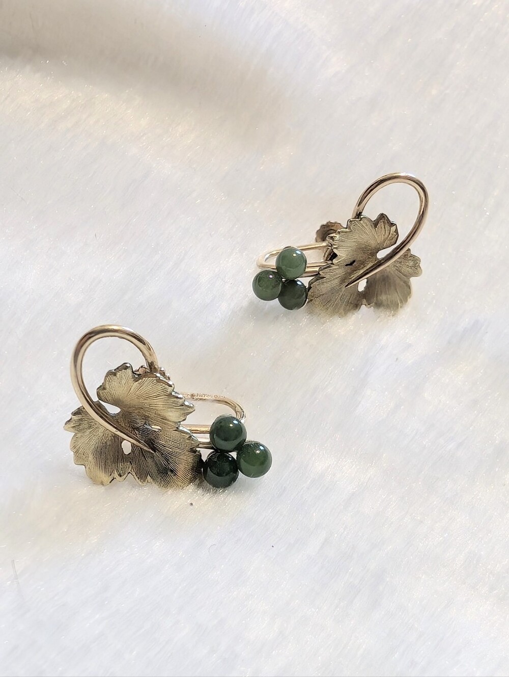 60s Vintage Krementz Genuine Jade Grape Pearls & Gold Leaf MCM Clip On Earrings